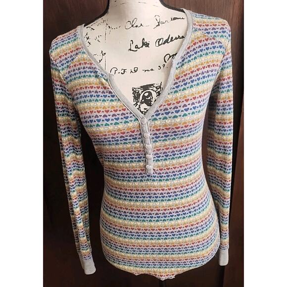 No Boundaries 90s Y2K Thermal Henley Rainbow Heart Dopamine Medium Kidcore LGBTQ - Picture 1 of 6